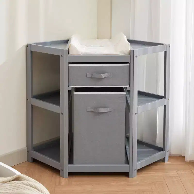 Table à langer d'angle compacte avec tiroir de rangement, panier à linge et matelas imperméable, meuble à langer moderne en bois pour chambre de bébé, gris