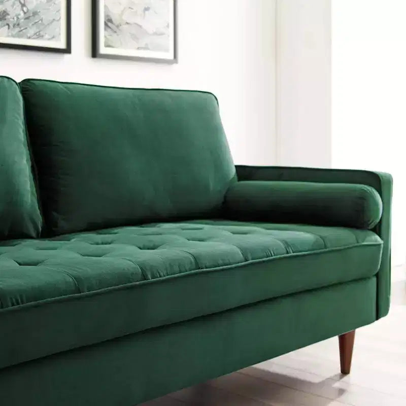 Canapé en velours vert, design touffeté de style Mid-Century, pieds en noyer teinté, capacité de 400 kg
