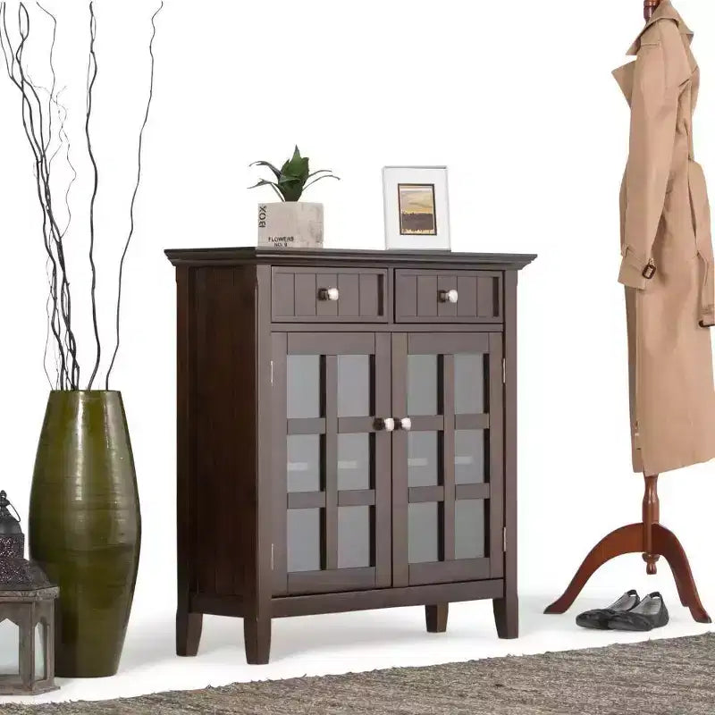 Meuble de rangement d'entrée en bois massif avec 2 portes, 2 tiroirs et étagères réglables