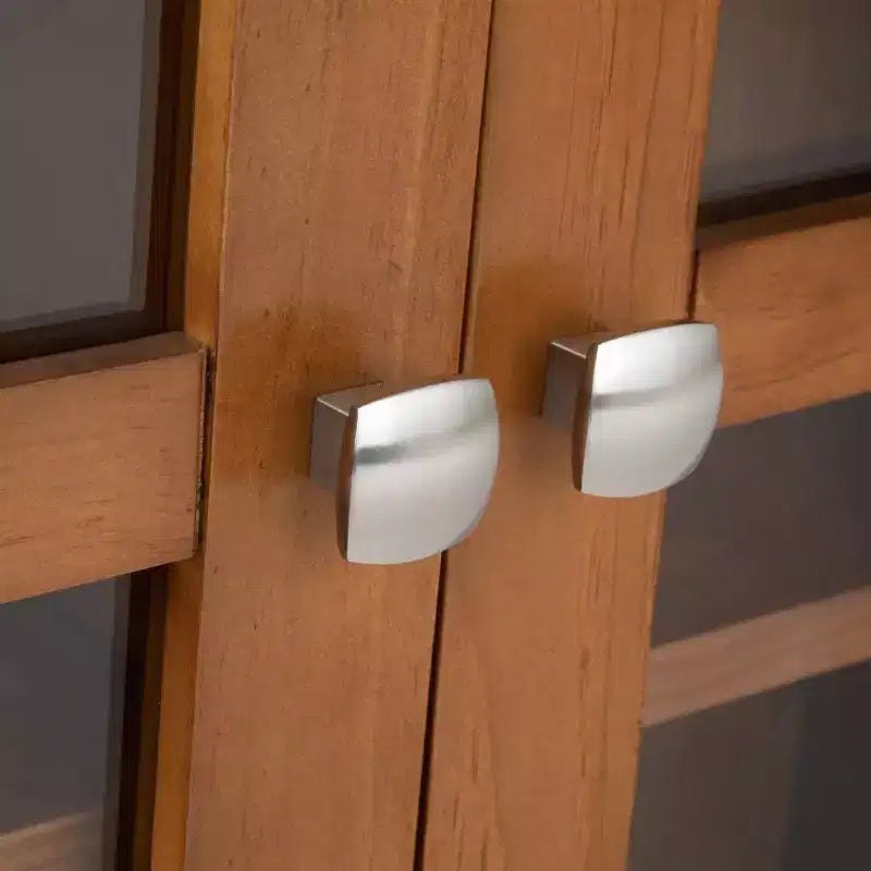 Meuble de rangement d'entrée en bois massif avec 2 portes, 2 tiroirs et étagères réglables