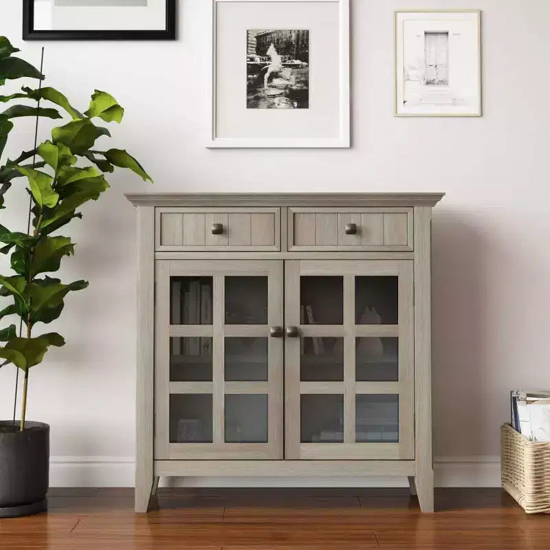 Meuble de rangement d'entrée en bois massif avec 2 portes, 2 tiroirs et étagères réglables