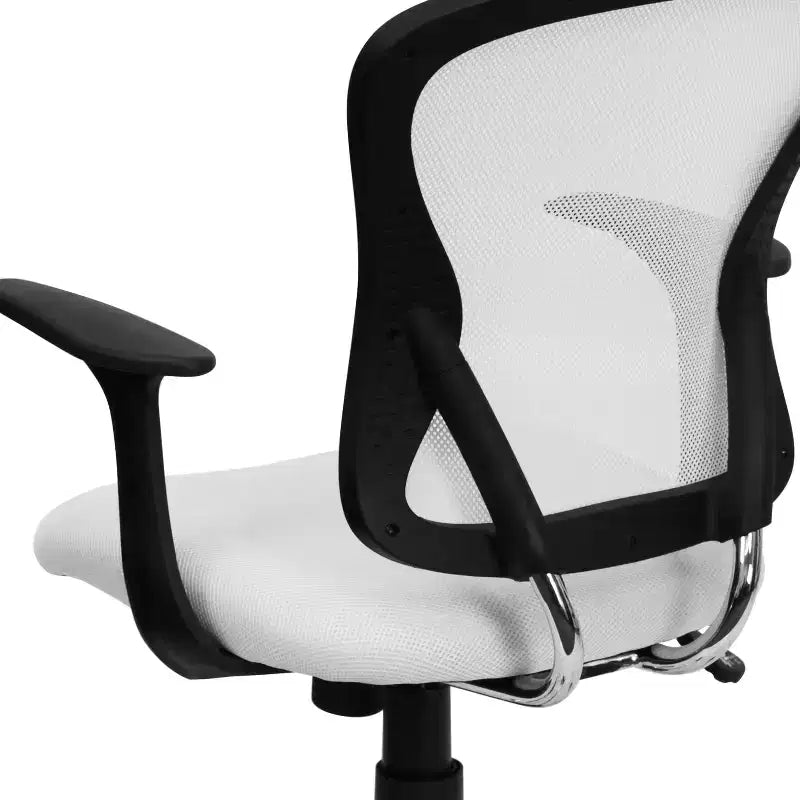 Chaise de bureau pivotante à dossier mi-haut en maille avec base chromée et accoudoirs