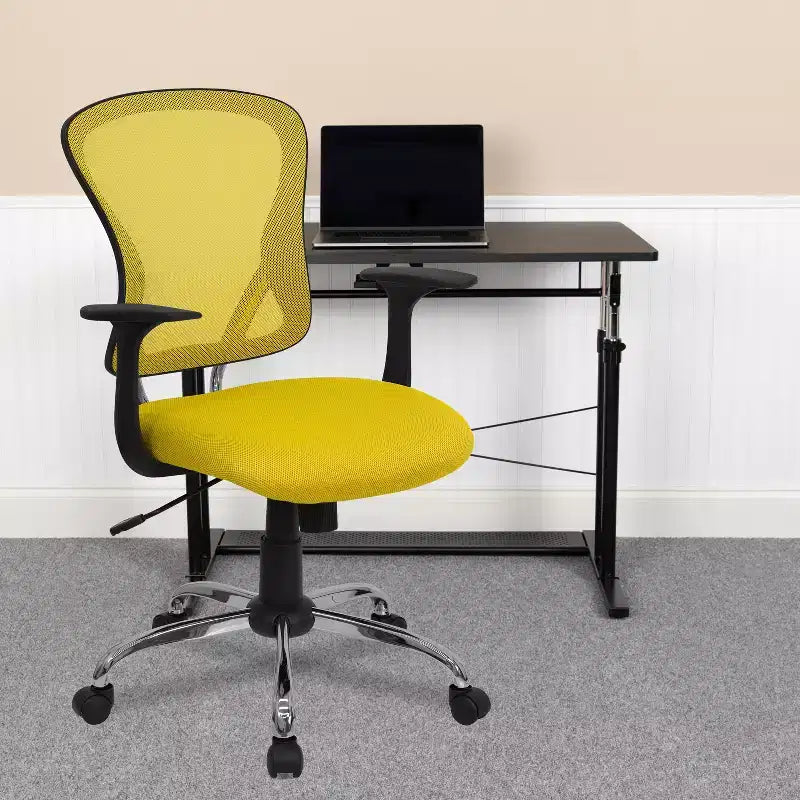 Chaise de bureau pivotante à dossier mi-haut en maille avec base chromée et accoudoirs