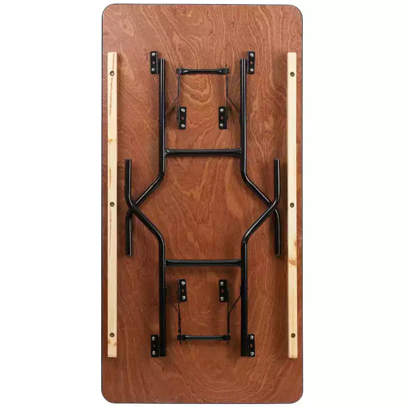 Table de banquet rectangulaire pliante en bois de 5 pieds avec plateau enduit d'une finition transparente